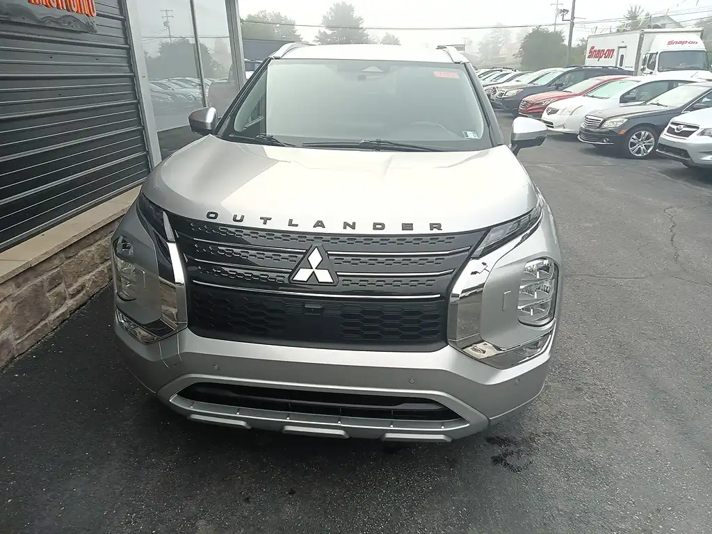 2022 Mitsubishi Outlander SEL S-AWC's photo
