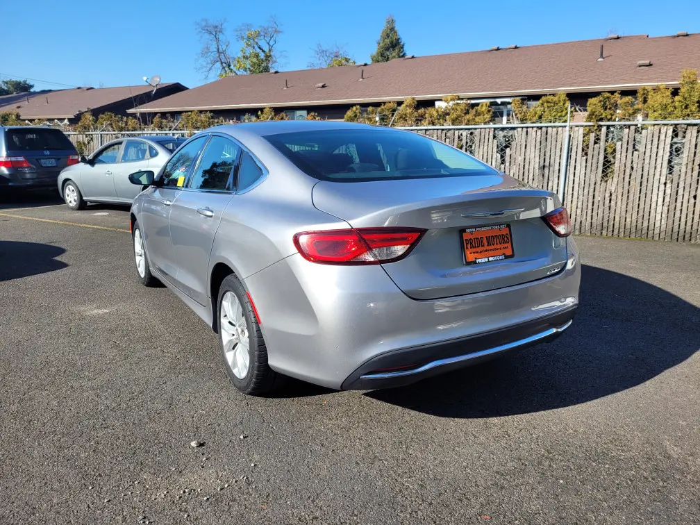 2015 Chrysler 200 Limited photo 5