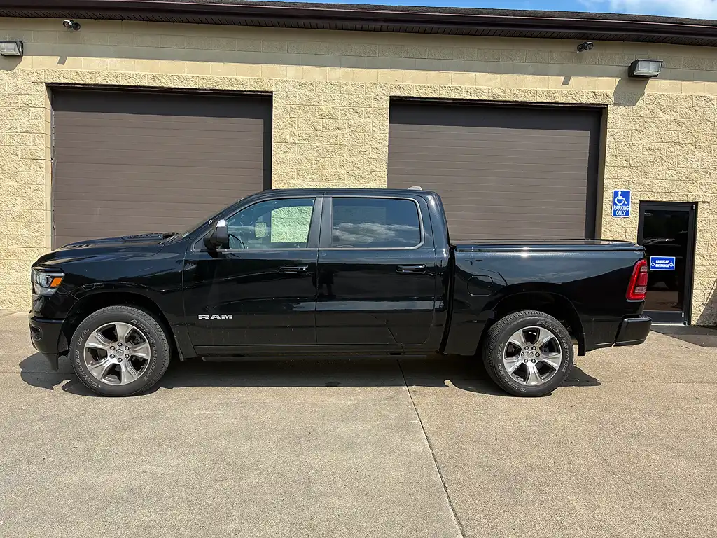 2024 RAM 1500 Laramie 4x4 Crew Cab 5'7's photo