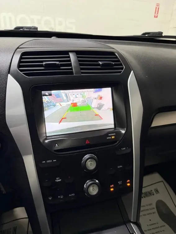 2015 Ford Explorer XLT 4x4 photo 5