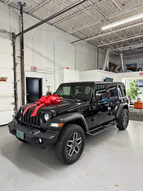 2023 Jeep Wrangler Sport's photo
