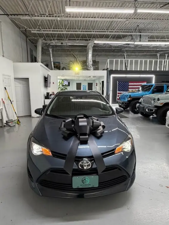 2017 Toyota Corolla LE AT photo 3