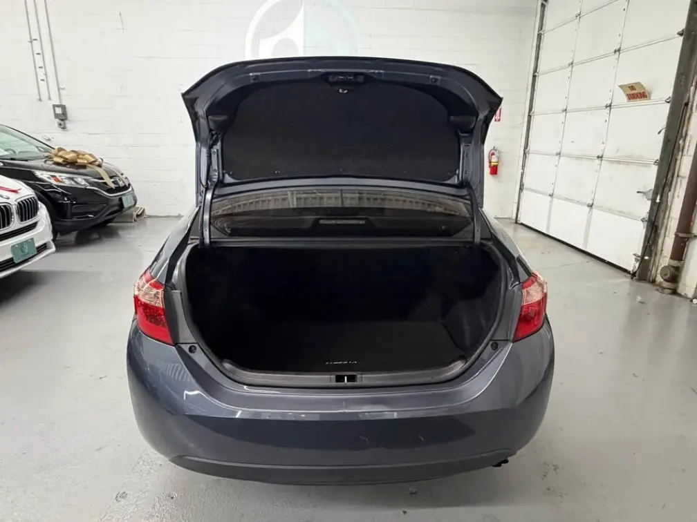 2017 Toyota Corolla LE AT photo 5