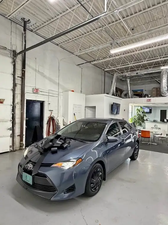 2017 Toyota Corolla LE AT photo 1