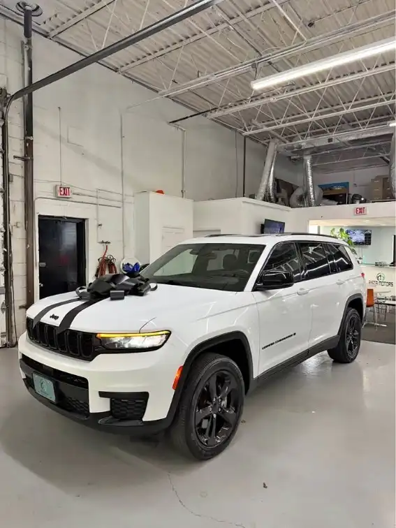 2023 Jeep Grand Cherokee L Altitude 4WD's photo