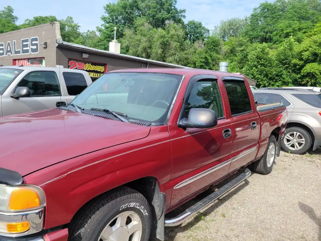 2005 GMC Sierra 2WD Crew Cab 6 1/2-ft SLE's photo