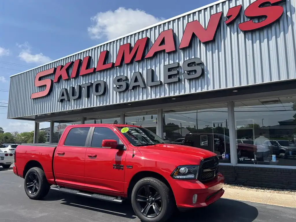 2018 RAM 1500 Night 4x4 Crew Cab 5'7's photo