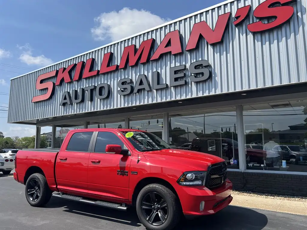 2018 RAM 1500 Night 4x4 Crew Cab 5'7's photo