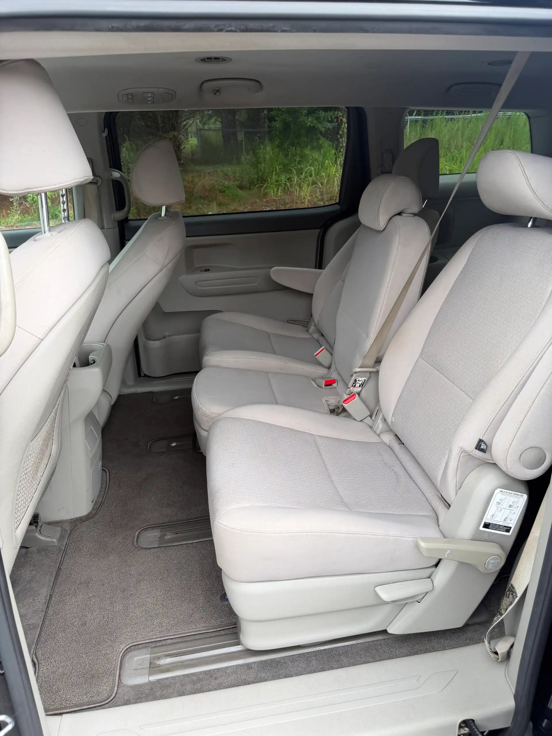 2017 Kia Sedona LX's photo