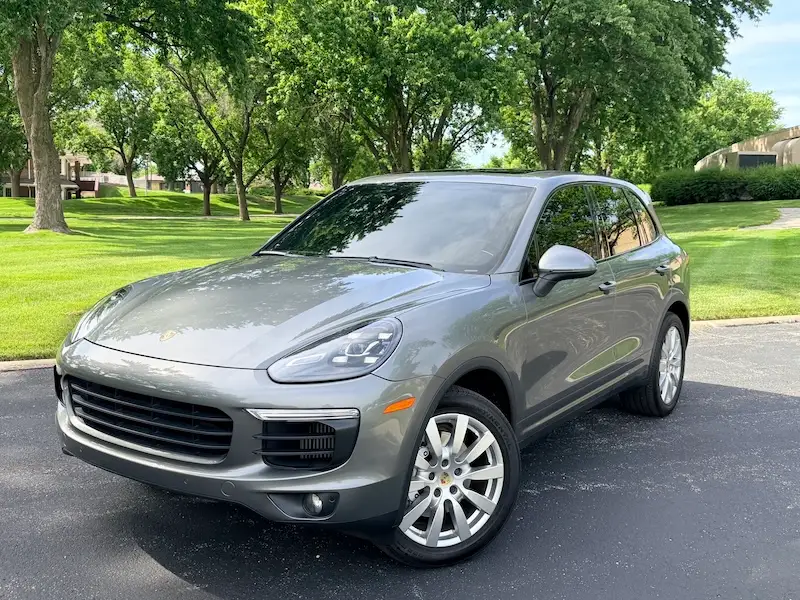 2016 Porsche Cayenne S photo 1