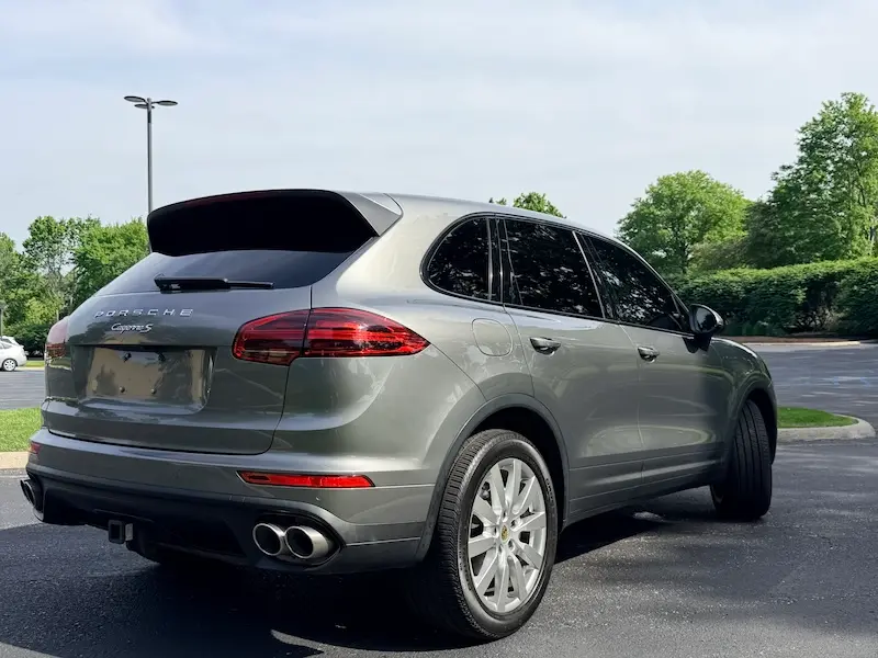 2016 Porsche Cayenne S photo 4