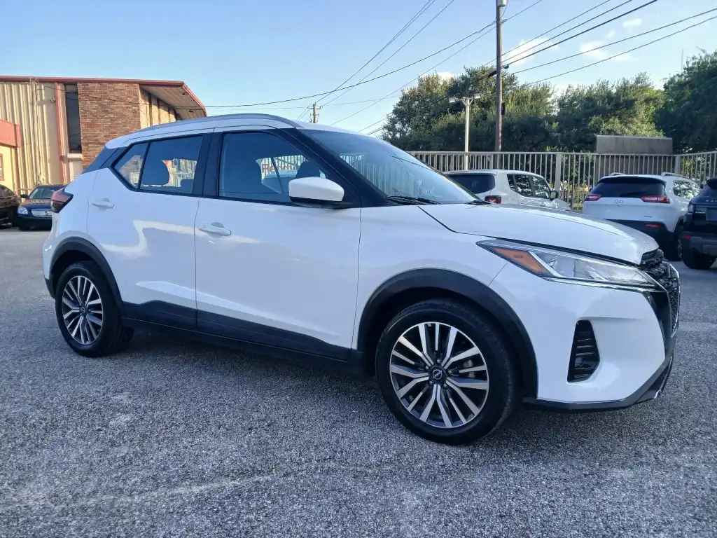 2022 Nissan Kicks 1.6 SV's photo