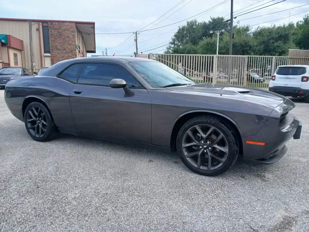 2019 Dodge Challenger SXT Auto's photo