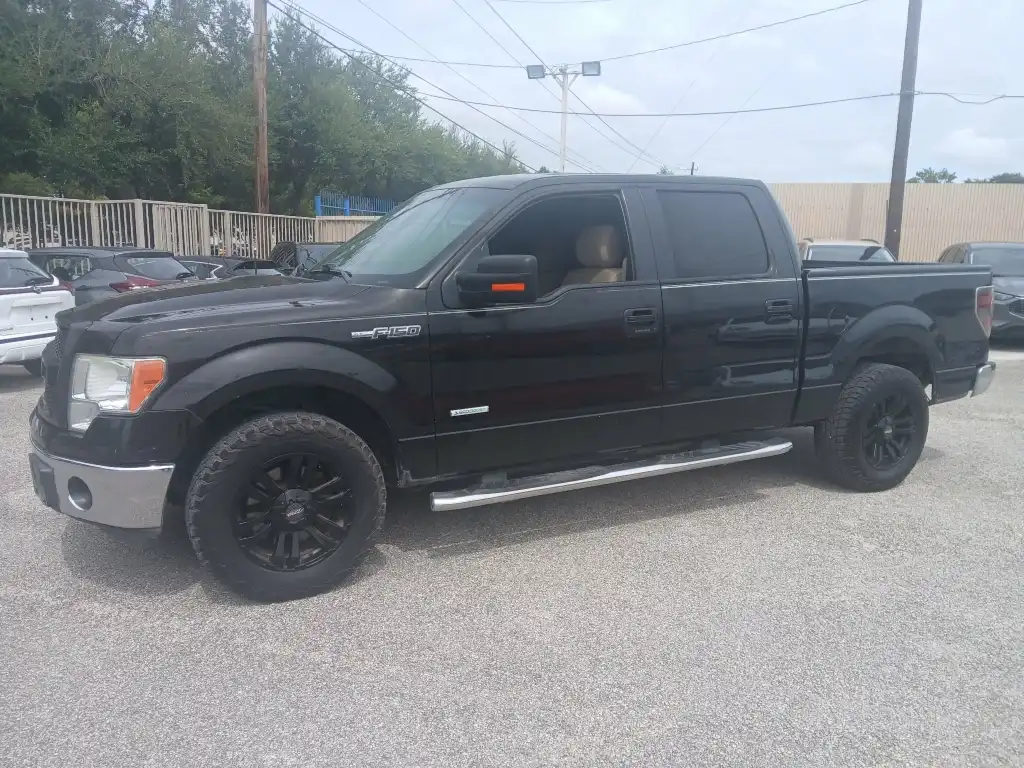 2013 Ford F-150 XLT SuperCrew 145 in's photo