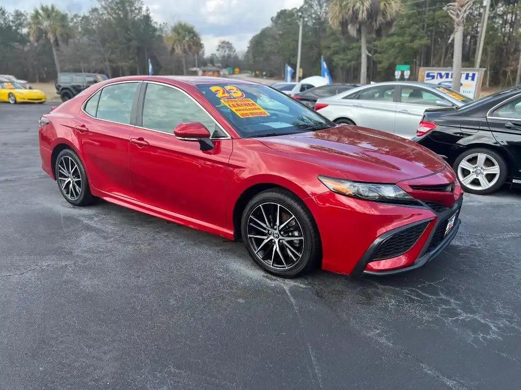 2023 Toyota Camry SE's photo