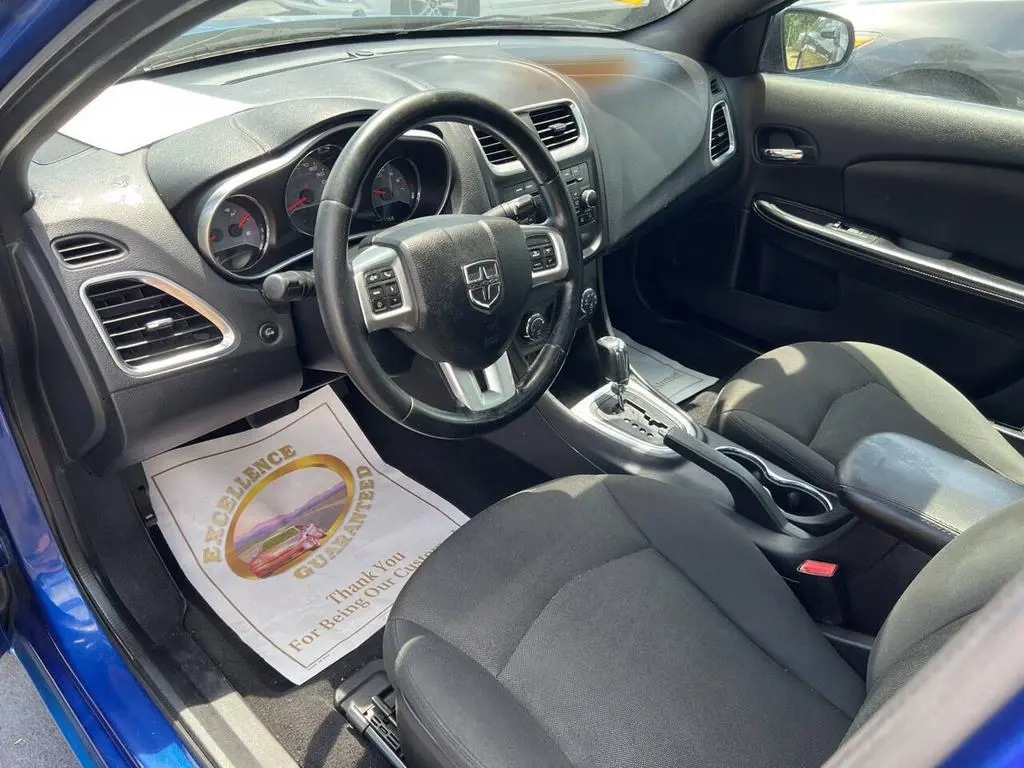 2012 Dodge Avenger SXT photo 5