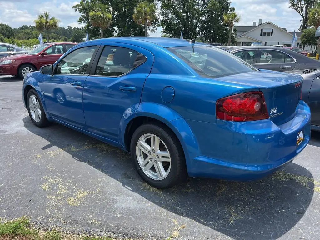 2012 Dodge Avenger SXT photo 4