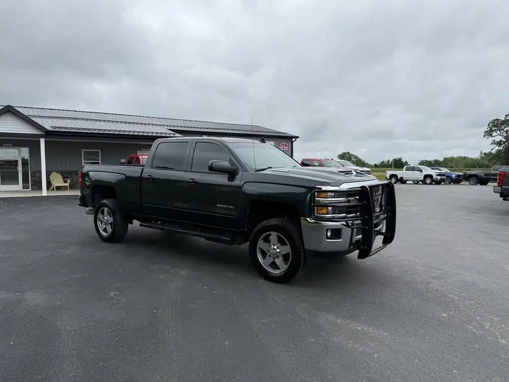 2018 Chevrolet Silverado HD LT 4WD Crew Cab Standard Box's photo