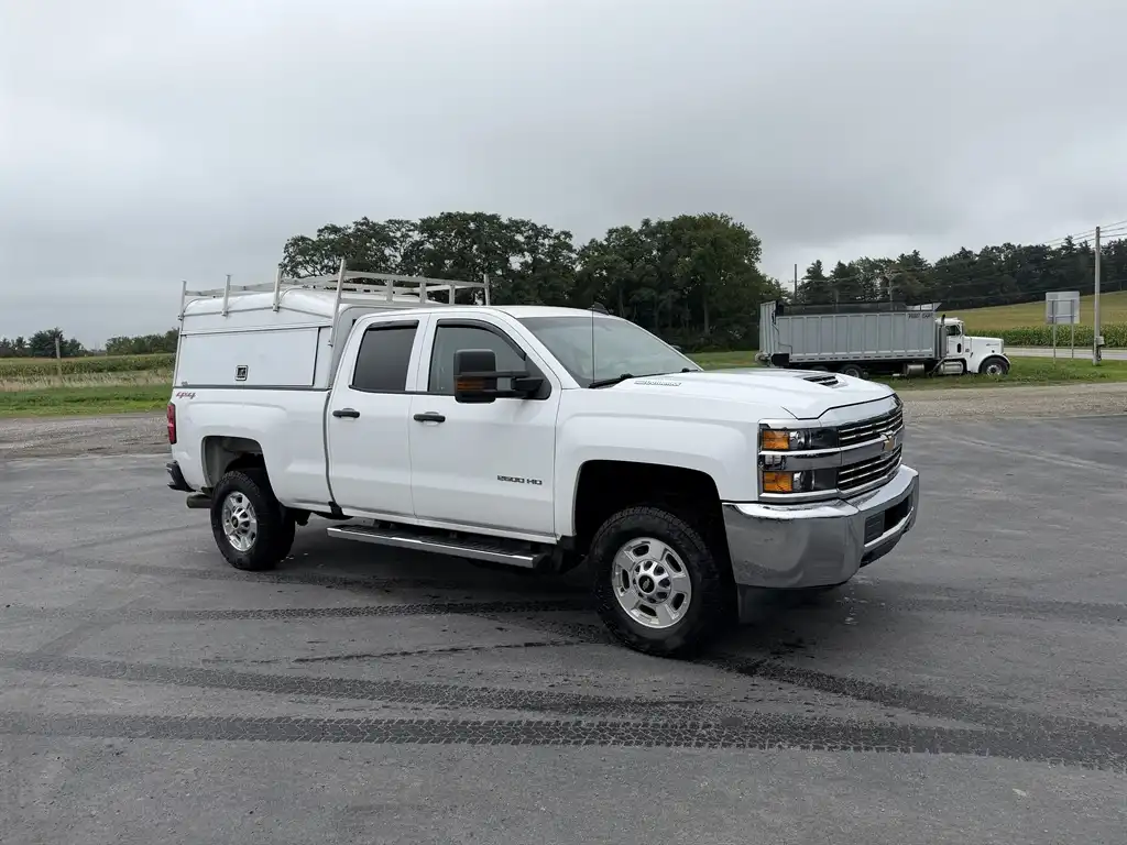 2017 Chevrolet Silverado HD Work Truck 4WD Double Cab Standard Box's photo