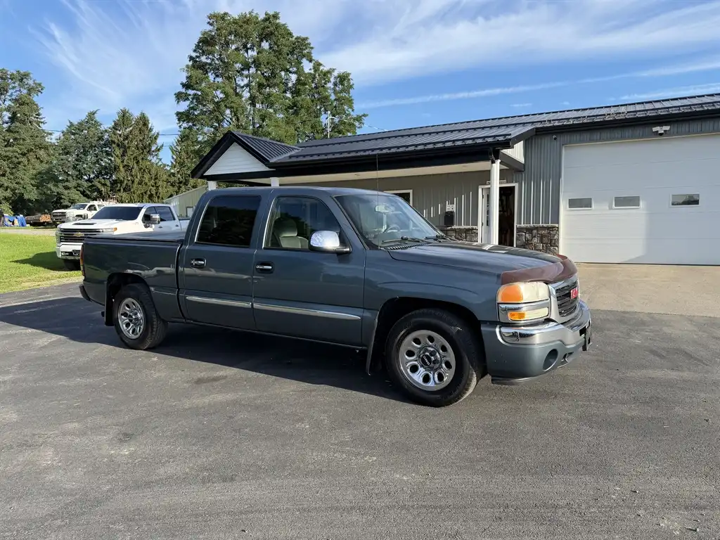 2007 GMC Sierra 5.5 SL2 2WD Crew Cab ft Box's photo