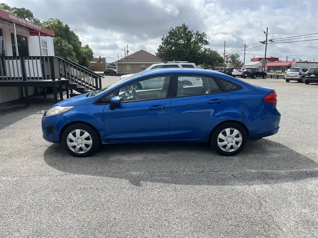 2011 Ford Fiesta S Sedan's photo