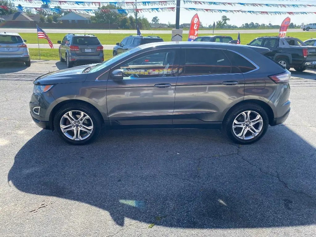 2017 Ford Edge Titanium photo 4
