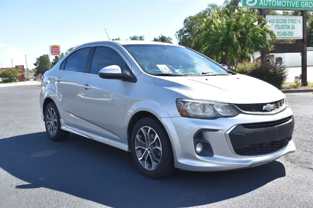 2017 Chevrolet Sonic LT Sedan Auto's photo