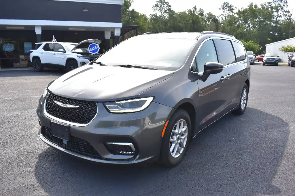 2022 Chrysler Pacifica Touring L's photo