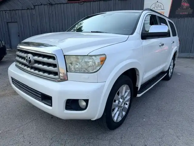 2013 Toyota Sequoia 5.7 Auto Platinum's photo