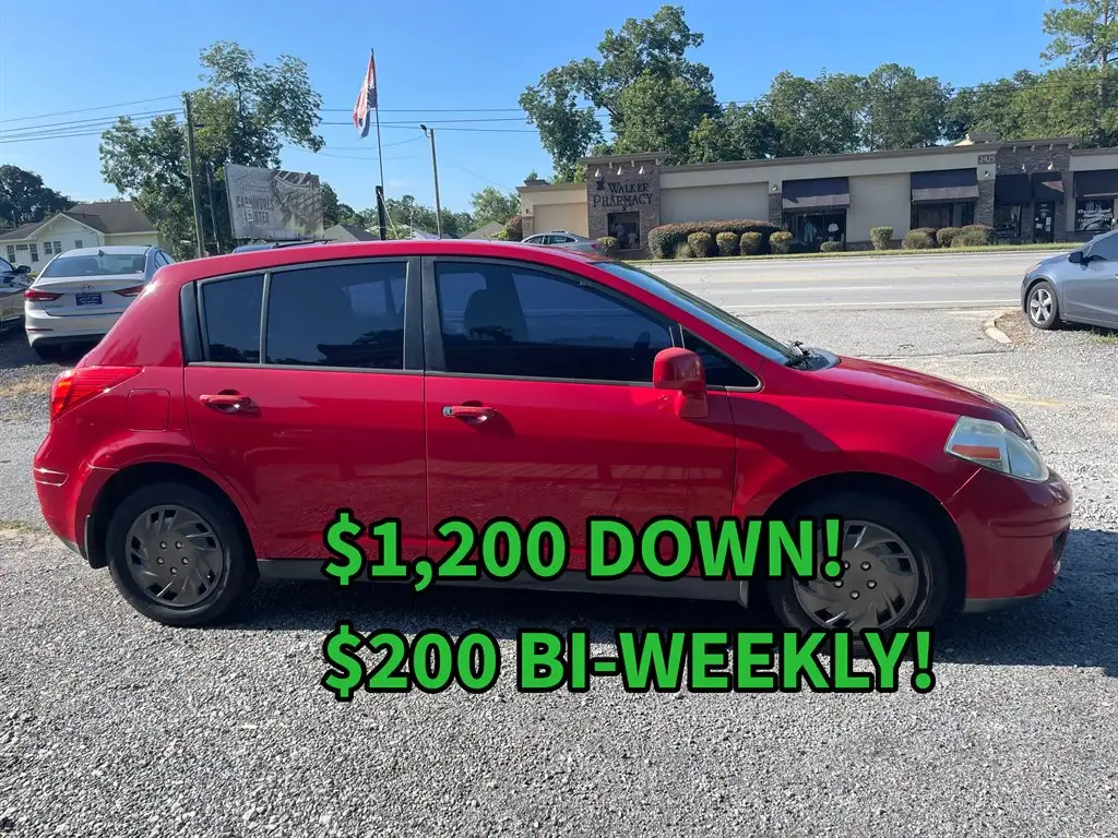 2010 Nissan Versa 1.8 S Auto's photo