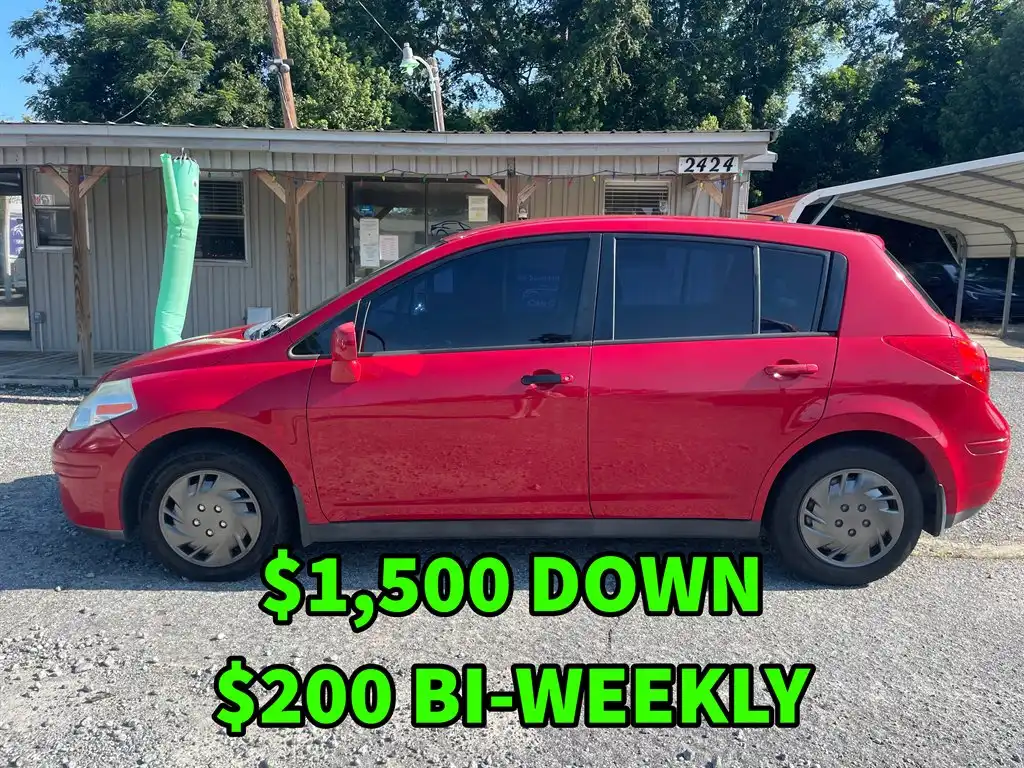 2010 Nissan Versa 1.8 S Auto's photo
