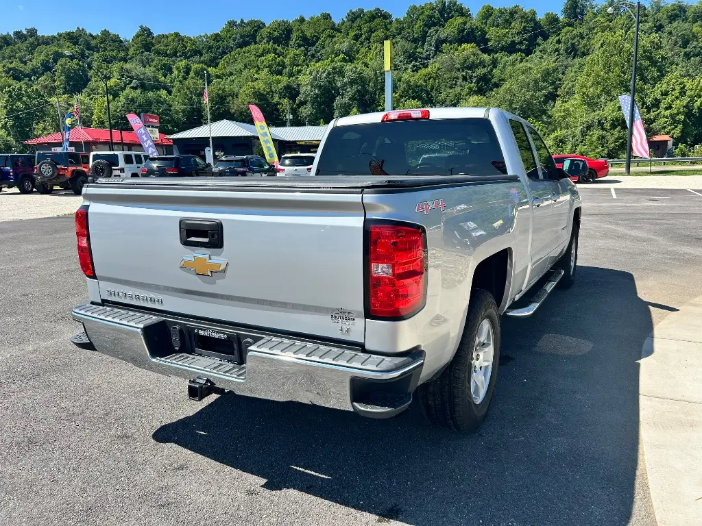 2017 Chevrolet Silverado 1500 LT 4X4 Double Cab Std Box photo 4