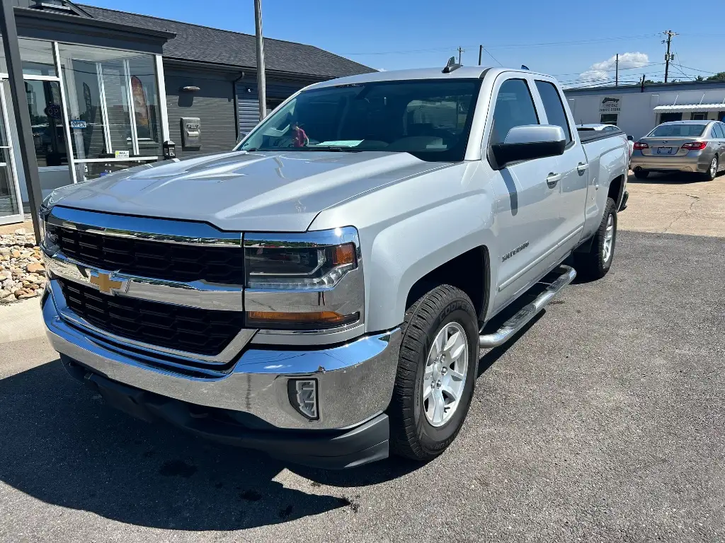 2017 Chevrolet Silverado 1500 LT 4X4 Double Cab Std Box photo 1