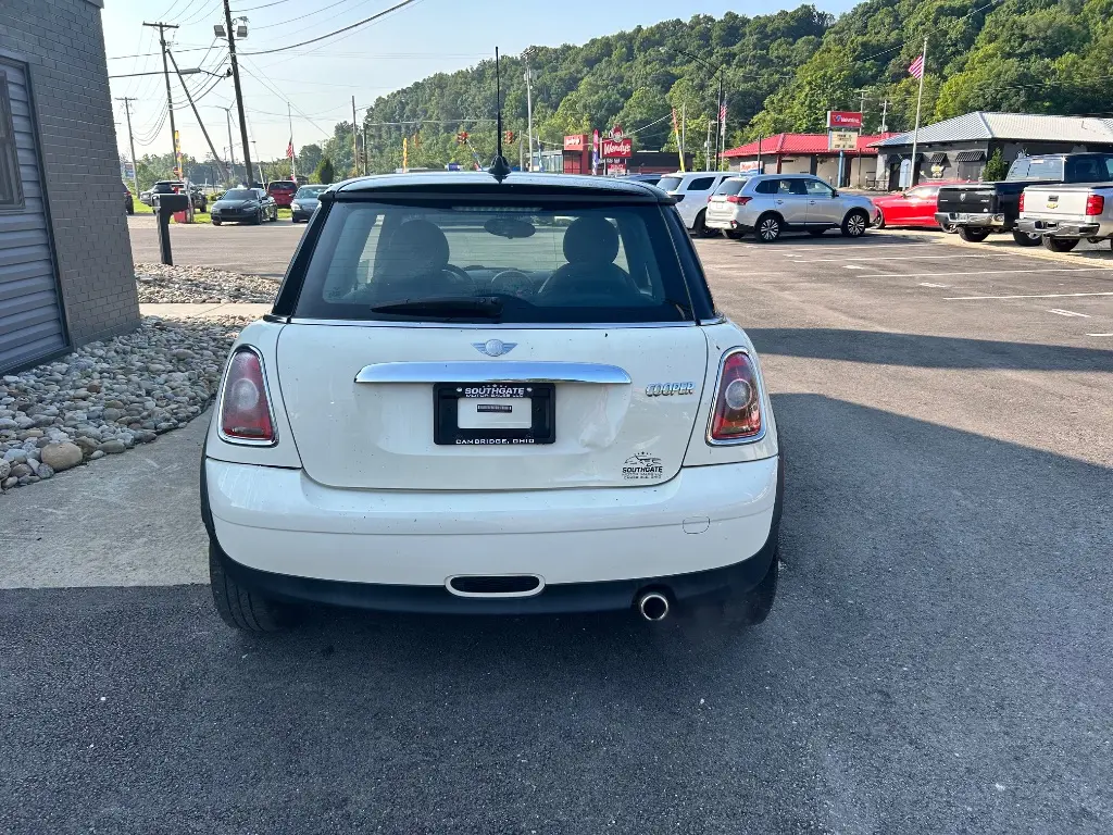 2010 MINI Cooper Base photo 5