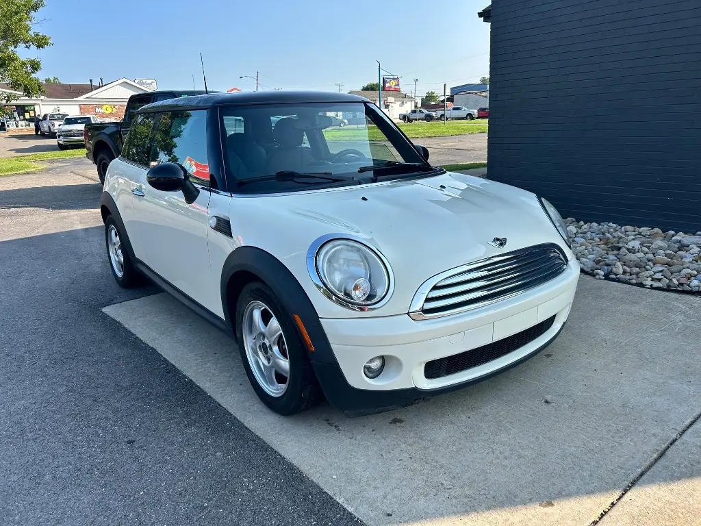 2010 MINI Cooper Base photo 3