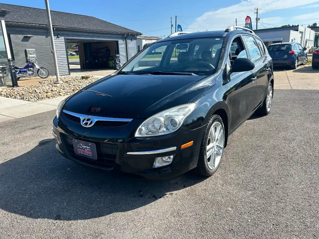 2011 Hyundai Elantra Touring GLS M T's photo