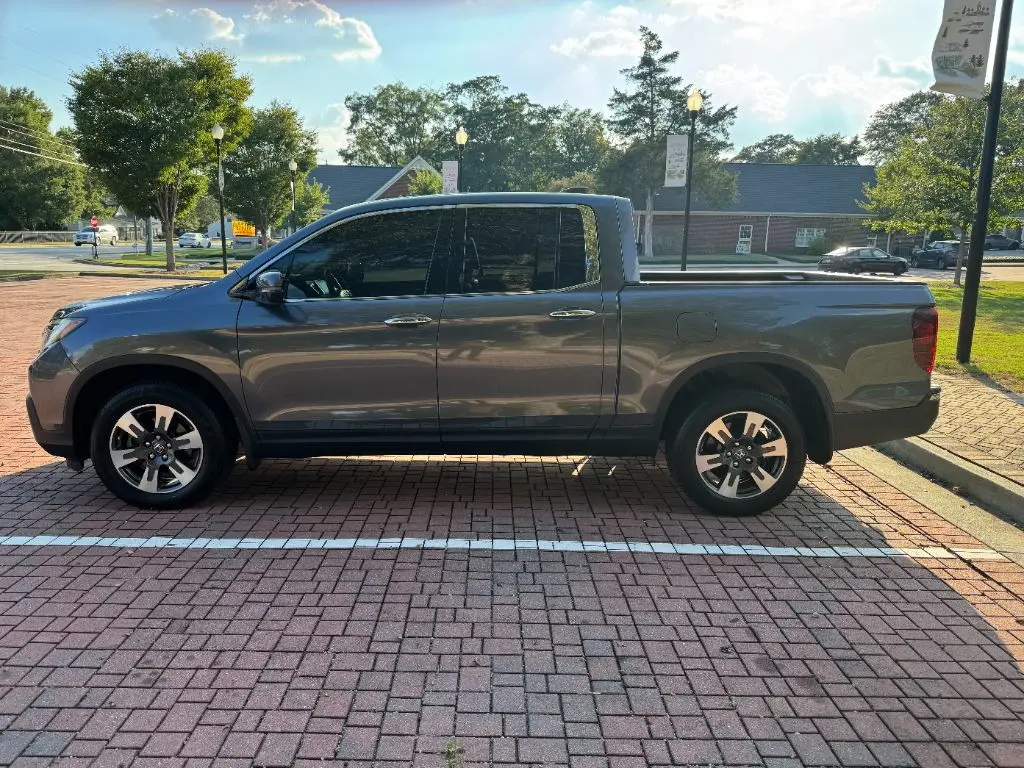 2017 Honda Ridgeline RTL AWD E photo 4