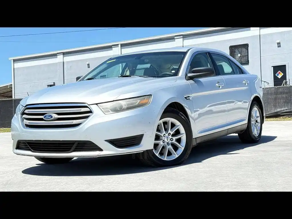 2015 Ford Taurus SE FWD's photo
