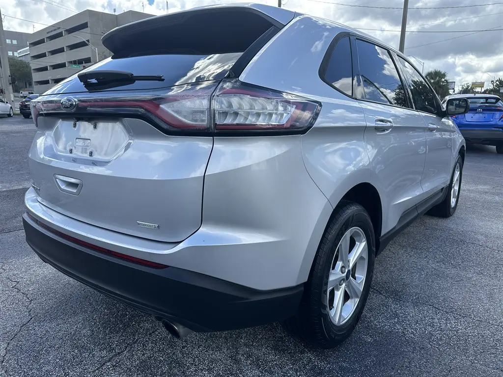 2016 Ford Edge SE photo 5