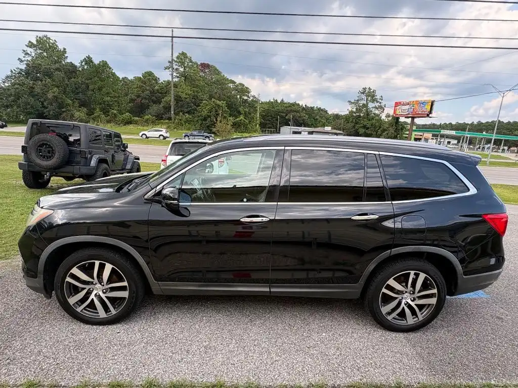 2017 Honda Pilot Elite 4WD's photo
