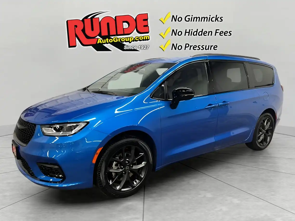 2026 Chrysler Pacifica Select's photo