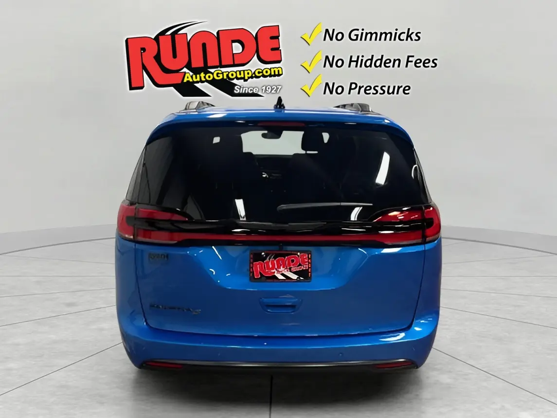 2026 Chrysler Pacifica Select photo 4
