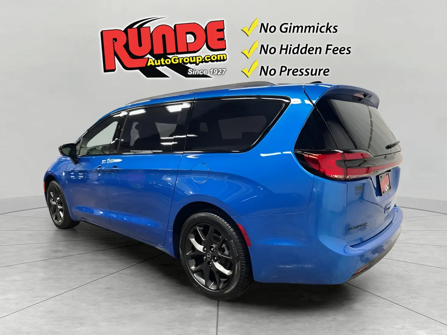 2026 Chrysler Pacifica Select photo 3