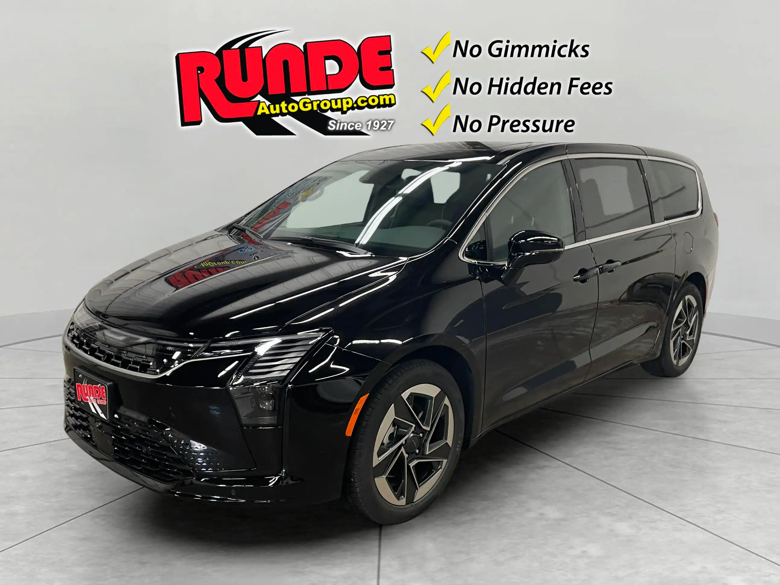 2027 Chrysler Pacifica Limited's photo