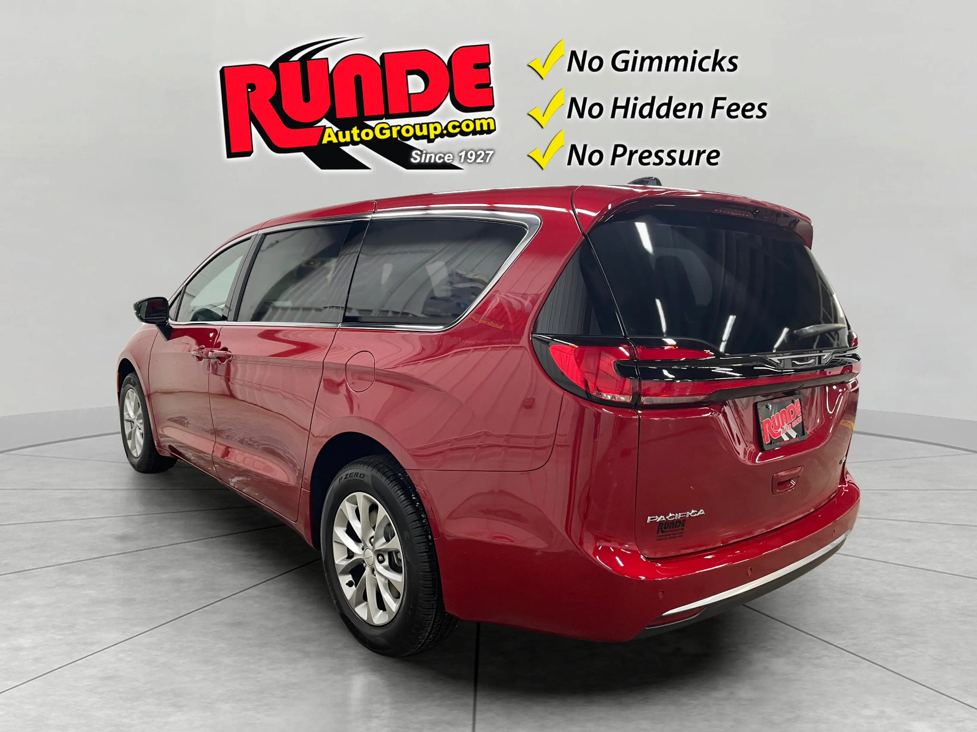 2027 Chrysler Pacifica Select AWD photo 3