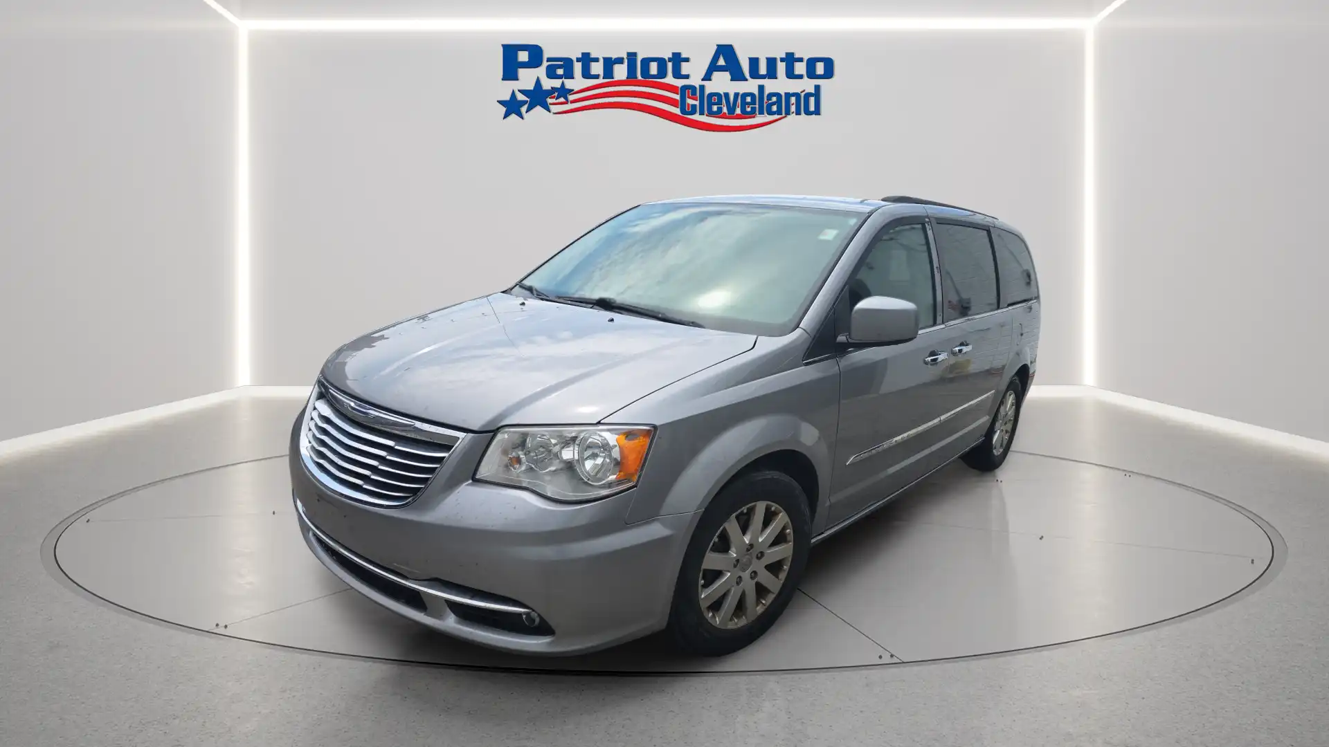 2016 Chrysler Town & Country Touring's photo
