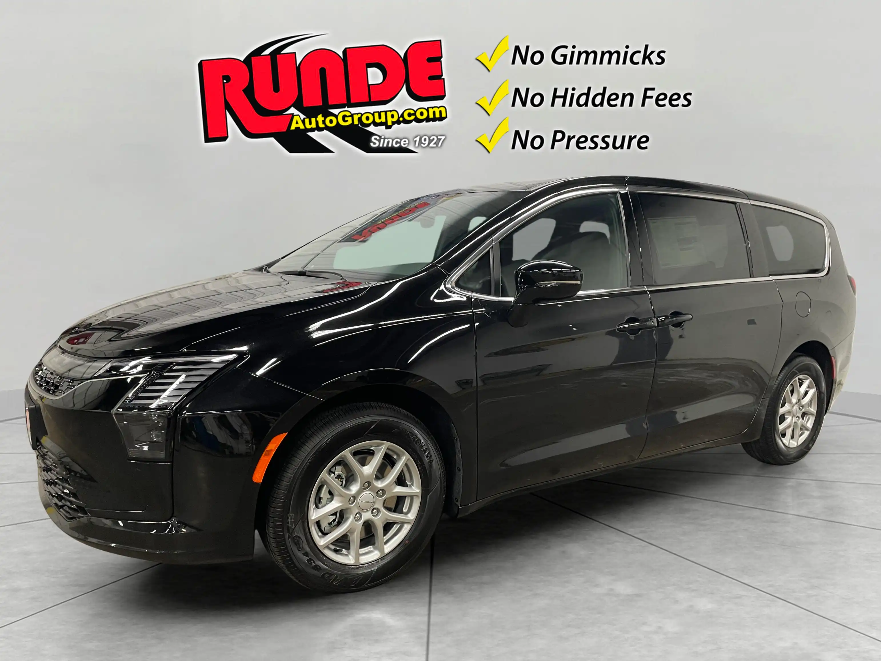 2027 Chrysler Pacifica Select's photo