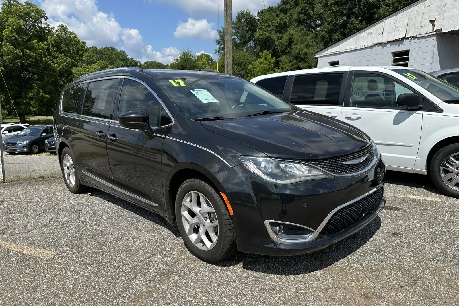2017 Chrysler Pacifica Touring-L Plus photo 1