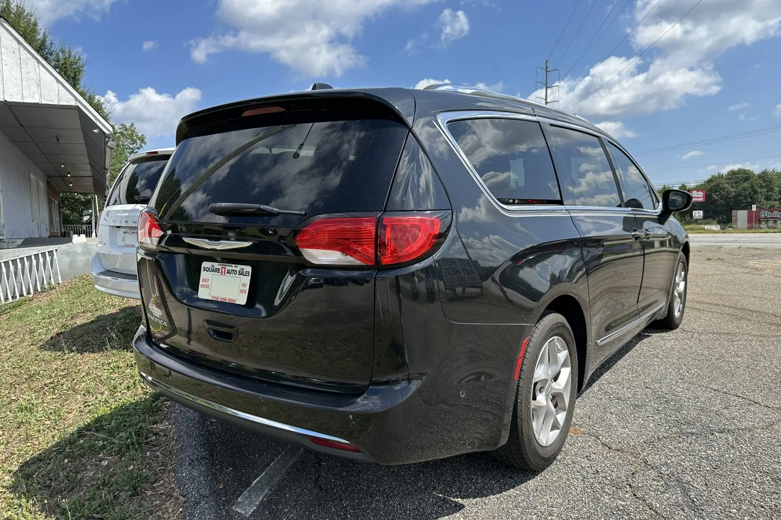2017 Chrysler Pacifica Touring-L Plus photo 4