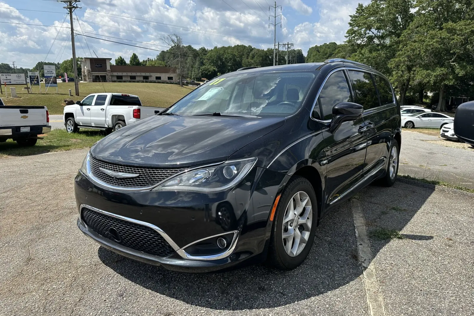 2017 Chrysler Pacifica Touring-L Plus photo 3